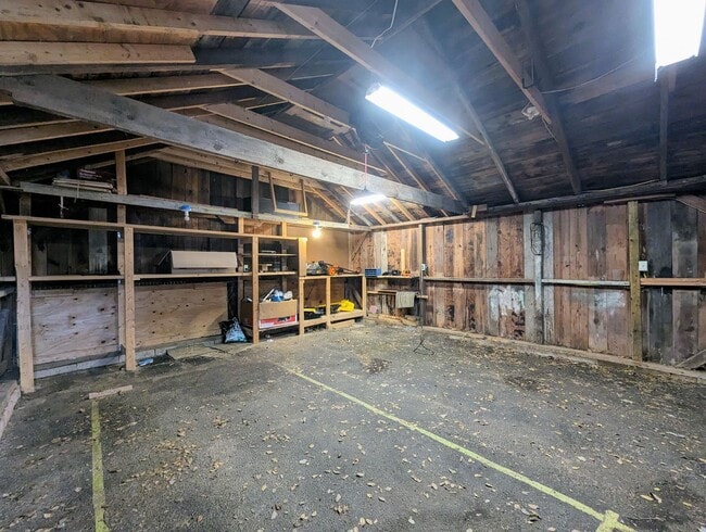 Building Photo - 3-Bedroom Gem with Master Suite and Detach...