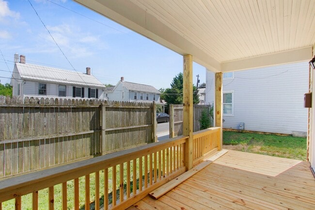 Building Photo - Coming Soon- Charming 2 Bedroom, 1.5 Bath ...
