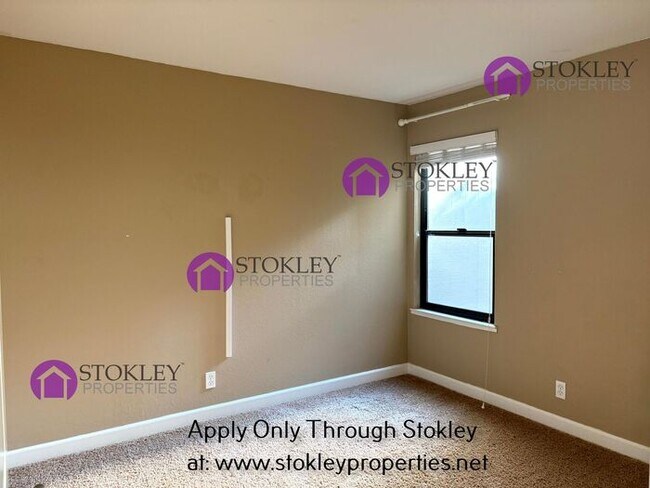 Building Photo - 1542 Ashwood Dr