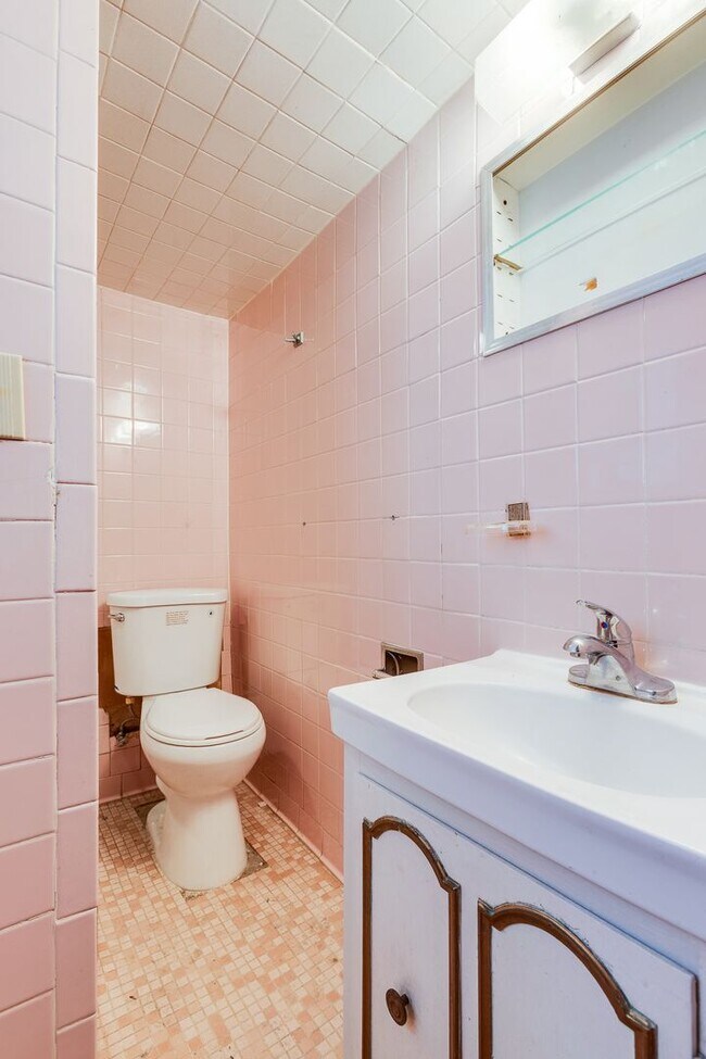 Building Photo - AVAILABLE NOW! 3 bed, 2 bath AMAZING House in Allentown!!!