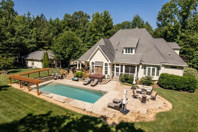Building Photo - 246 Valley Meadow Dr