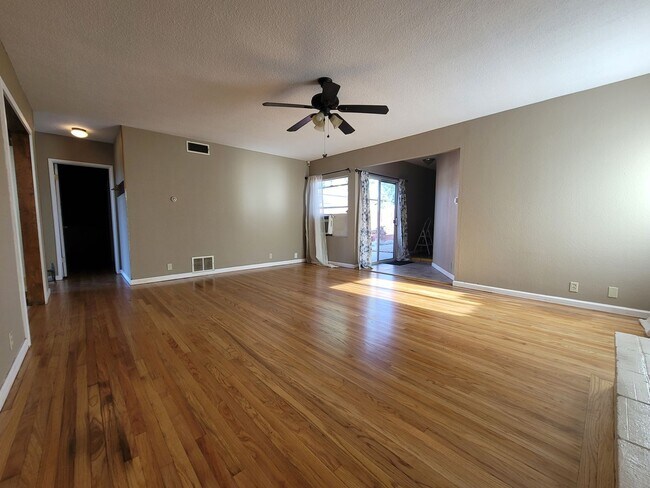 Building Photo - Single-Story 4-Bedroom Apartment in Yucaipa!