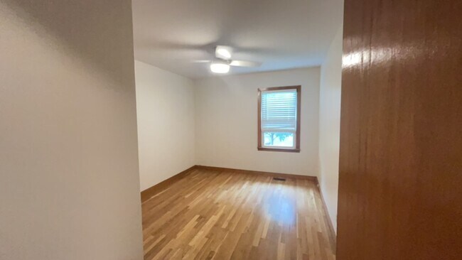 Building Photo - 1400 McClung Ave SE