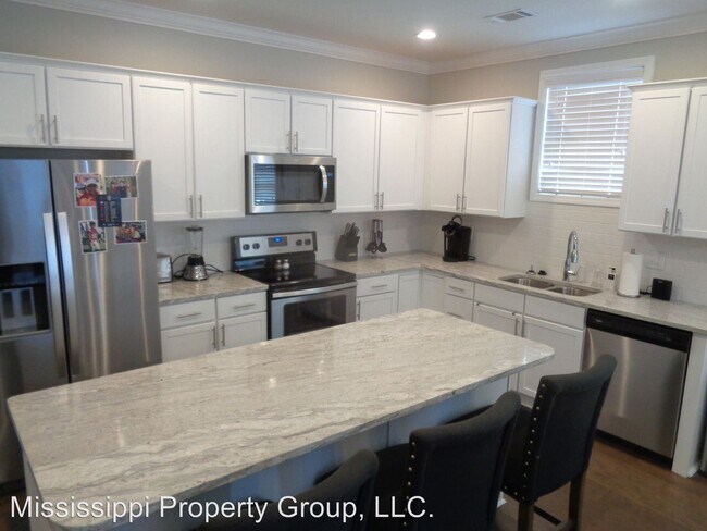 Building Photo - 104 Farm View Dr
