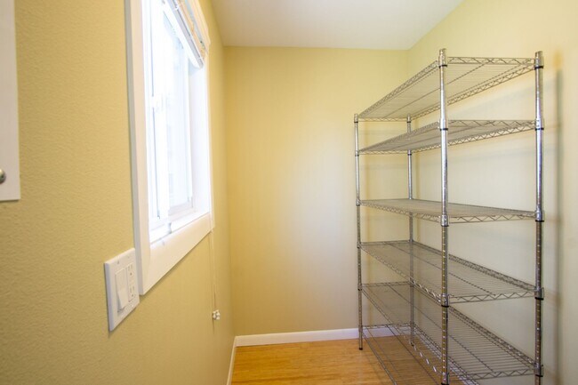 Building Photo - Corner Apartment in Saint John's w/Parking...