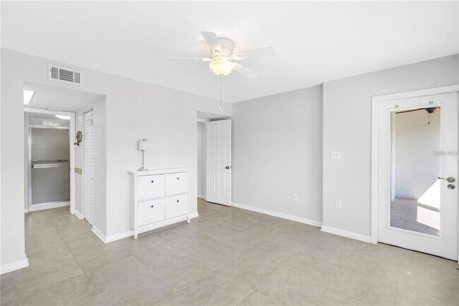 Building Photo - 1320 Pasadena Ave S