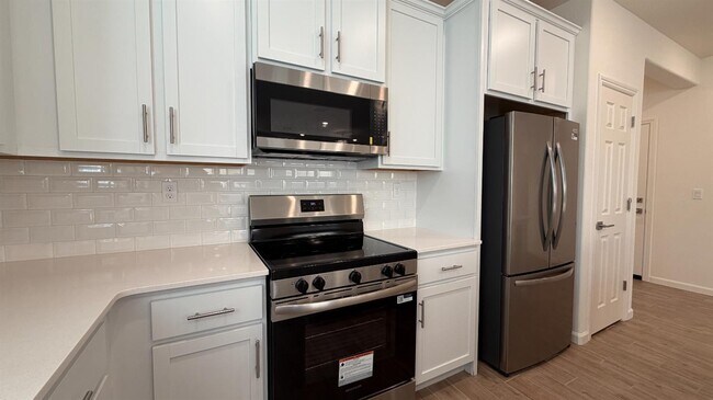 Building Photo - 2153 N Renn Ave