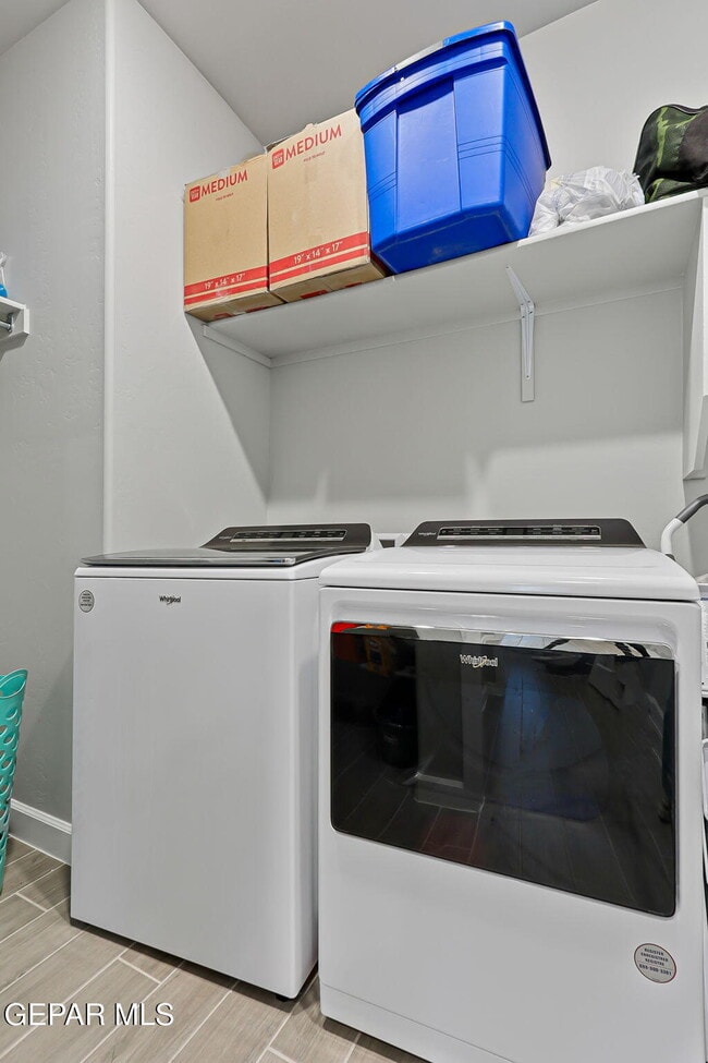 Building Photo - 824 Paseo Solar Dr