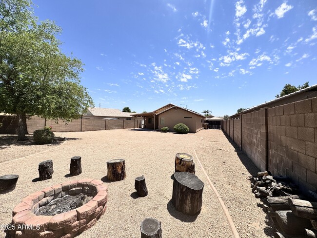Building Photo - 9138 W Ross Ave