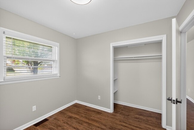 Building Photo - 1994 Brynell Dr