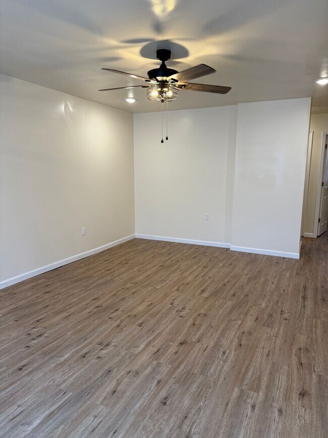 Building Photo - Newly Renovated 2BR in Downtown Myersville!