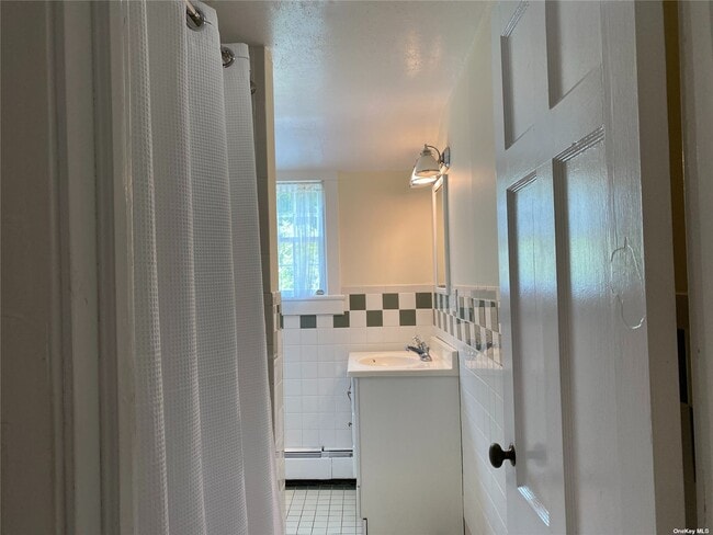 Building Photo - 23 Lloyd Harbor Rd