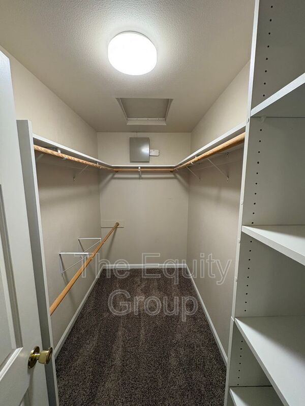 Building Photo - 1422 E Mesa Ct