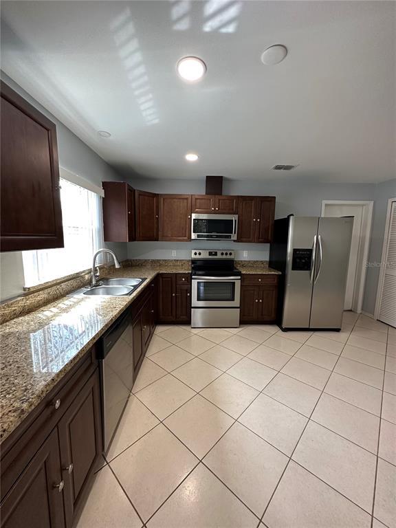 Building Photo - 7939 Glen Abbey Cir