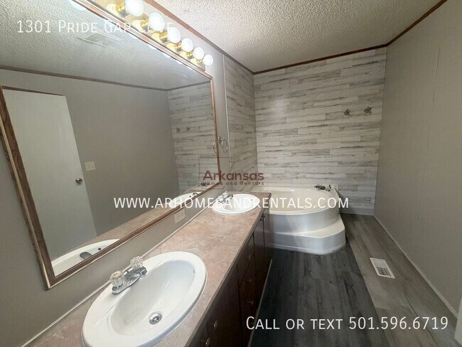 Building Photo - 1301 Pride Gap Cove