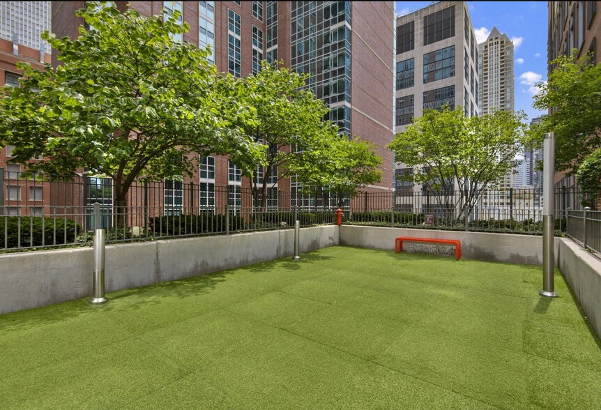 Building Photo - 50 E Chestnut St