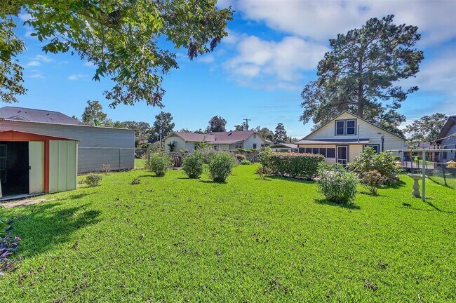 Building Photo - 1004 Mccall Ave