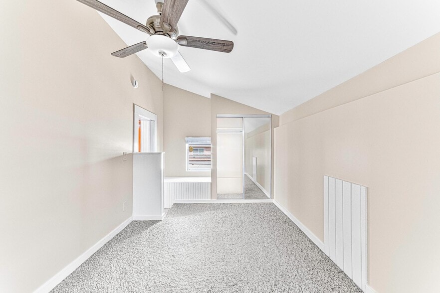 Building Photo - 1460 Gaviota Ave