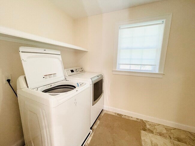 Building Photo - 127 Lowell St