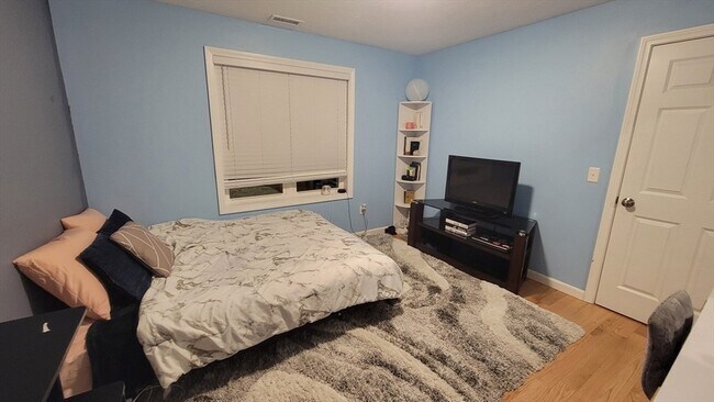 Building Photo - 129 Quinapoxet St