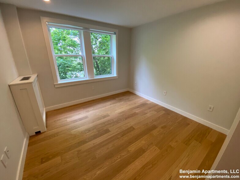 Building Photo - 123 Highland Ave