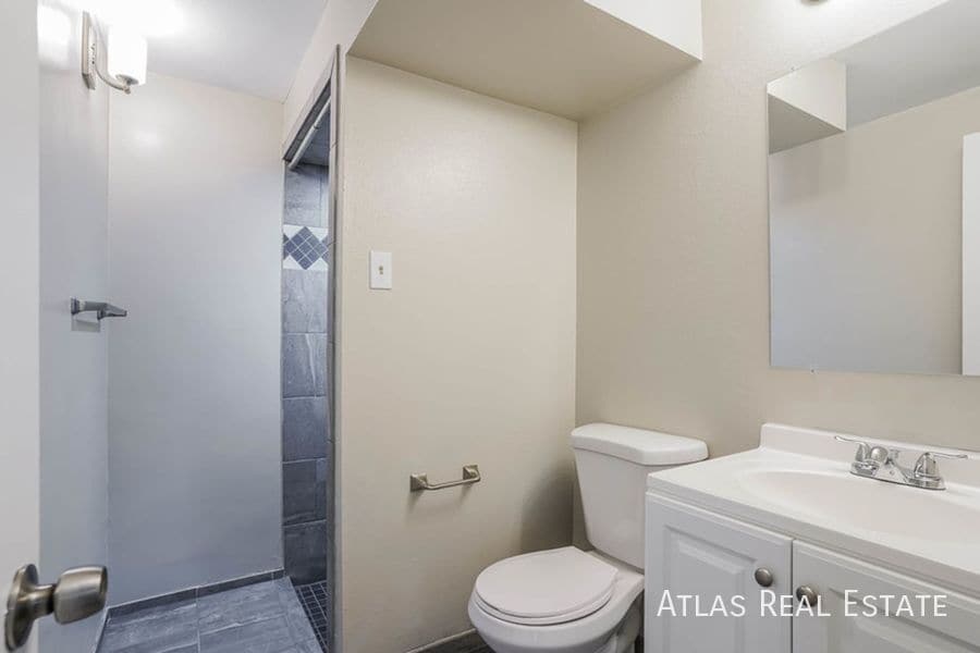 Building Photo - 4789 Shadowglen Dr