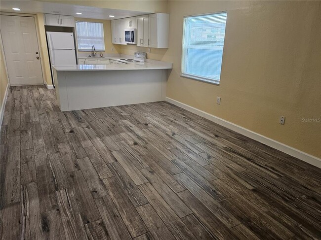 Building Photo - 2045 Alpine Rd