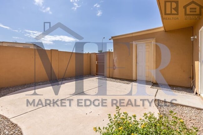 Building Photo - 3Bed/1Bath Home at 48th St/Broadway! $399 ...