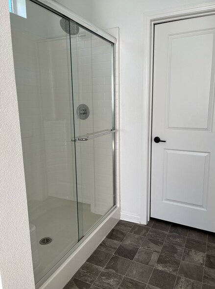 Primary Bathroom- en suite (third level) - 1989 Affinity Ln