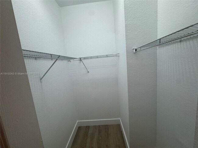 Building Photo - 8999 NW 107 Ct