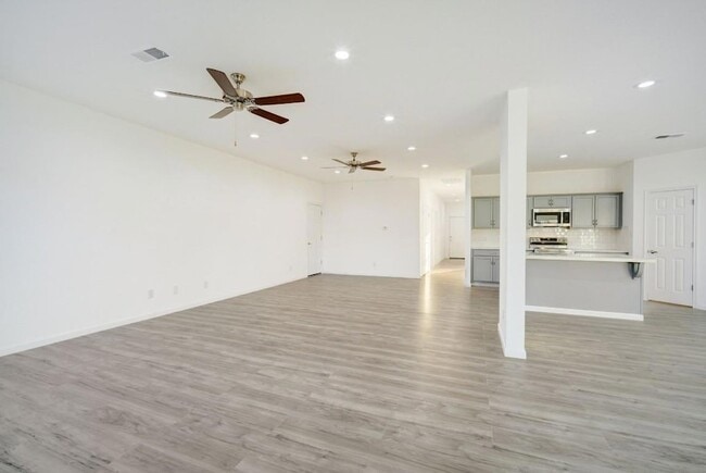 Building Photo - 117 Ori Ct