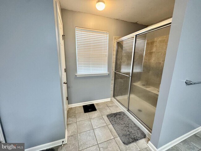 Building Photo - 257 Fairfield Cir W