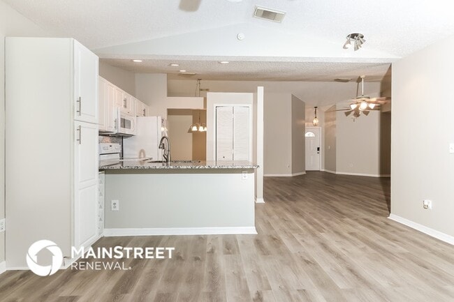 Building Photo - 2307 SW Kent Cir