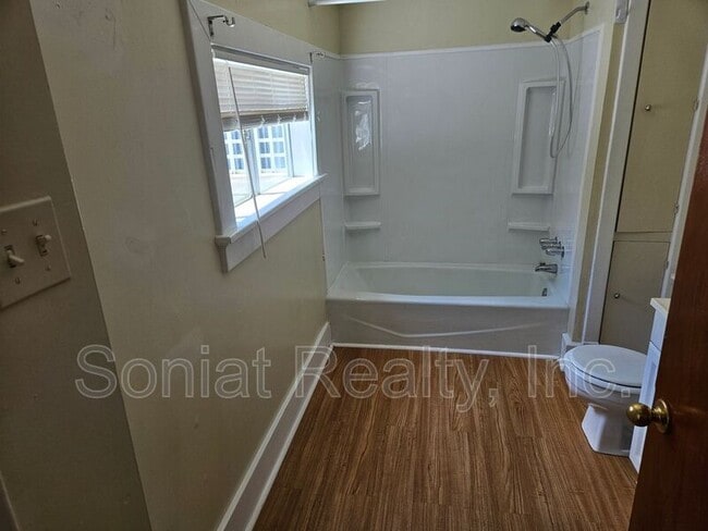 Building Photo - 110 S Pierce St