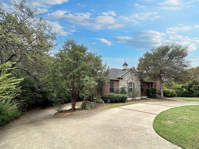 Building Photo - Charming 3-Bedroom Home with 6-Car Garage ...