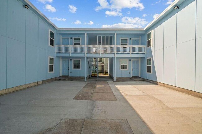 Building Photo - 2802 Sealy Ave