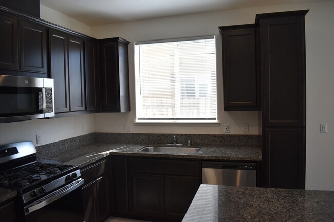 Building Photo - 4457 Jennifer Wy