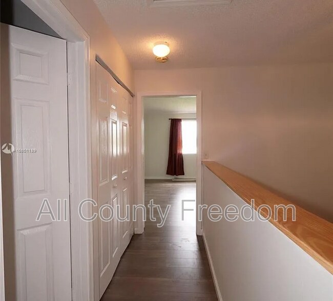 Building Photo - 8331 Vía Serena