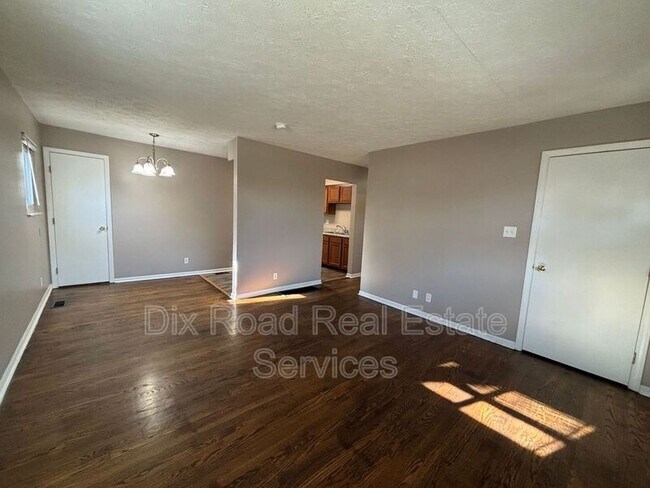 Building Photo - 2225 Deering Ave