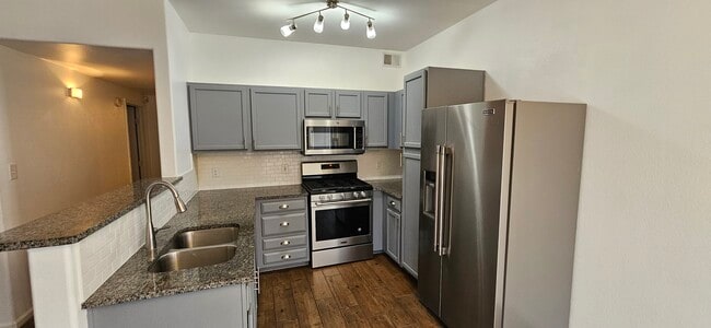 Building Photo - 8405 Pebble Creek Way