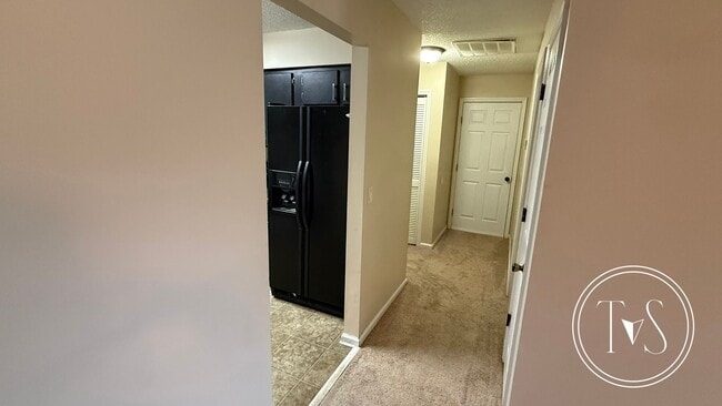 Building Photo - SPRING MOVE-IN SPECIAL AND RATE DROP ALERT...