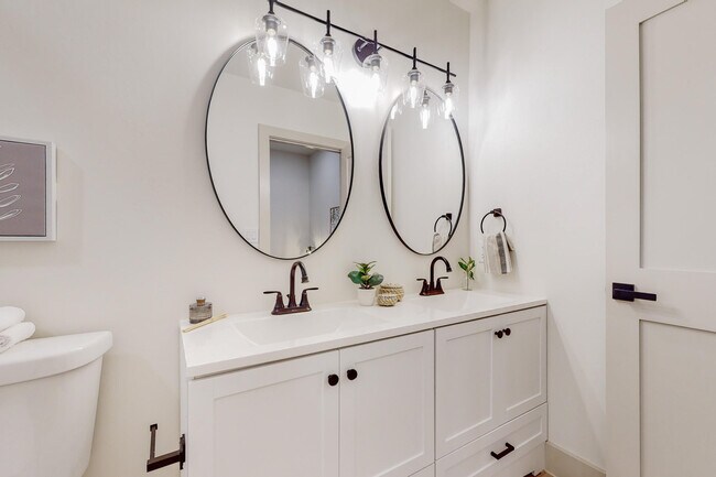 Building Photo - 223 Sierra Dr SE