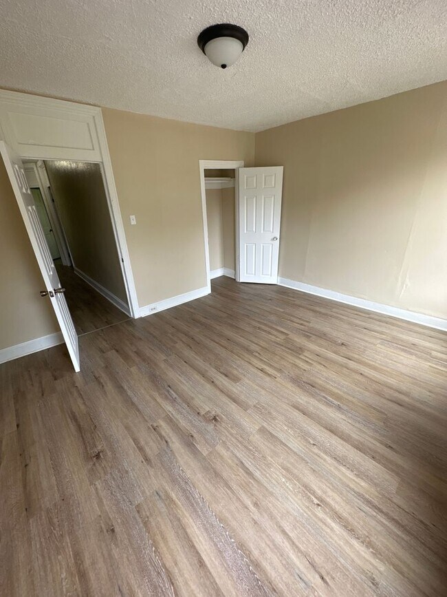 Building Photo - Spacious 4-bedroom uptown Harrisburg