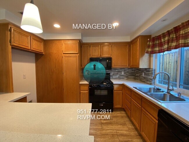 Building Photo - 3 bed 2 bath Orangecrest home Coming Soon