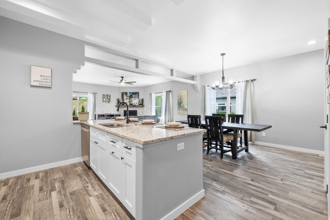 Building Photo - 1310 Daisy Dr