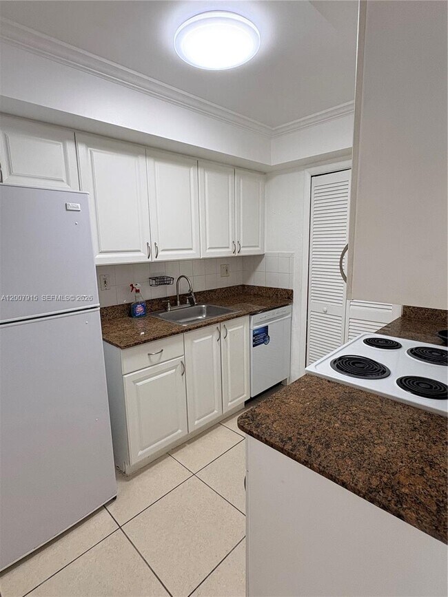 Building Photo - 17600 NW 68th Ave