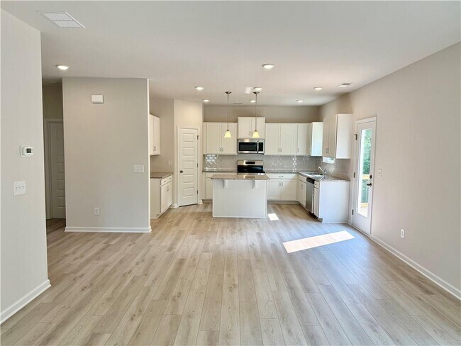Building Photo - 1083 Lyndhurst Ln