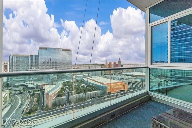 Building Photo - 4525 Dean Martin Dr