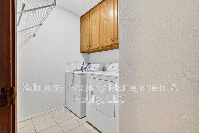 Building Photo - 7417 Lemonwood Ln