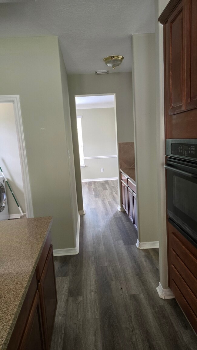 Building Photo - 2126 Blue Water Bay Dr